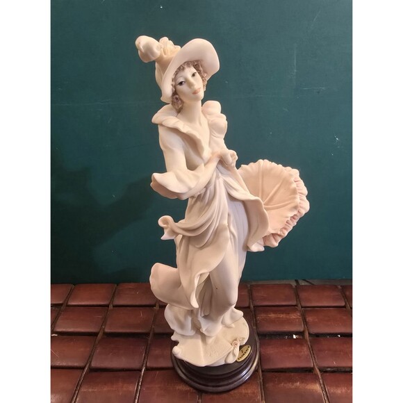 Giuseppe Armani "Sun Shower" Capodimonte Porcelain Figurine Florence Italy 10" - Picture 3 of 9